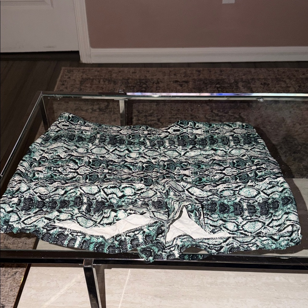 New York & Company High Waist Patterned Shorts - Green and Black